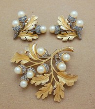 Vintage TRIFARI Oak Leaves & Faux Pearl Acorn Brooch & Clip Earring SET *AS-IS*
