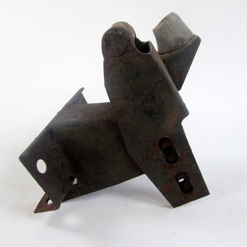 1963 Facel Vega III Coupe Front Right Side (Passenger) Hood Latch Bracket USED - Picture 3 of 4