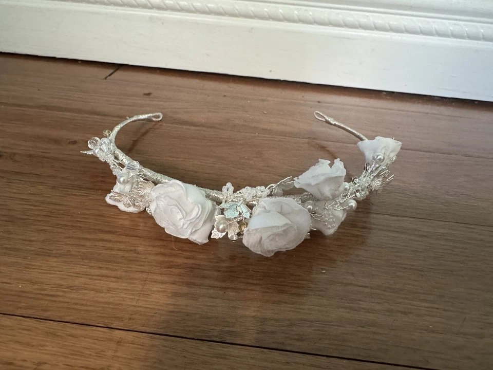 Цветок девочка белый цветочный карнавальный свадебный обруч для волос высокого качества - металл + ткань - Изображение 4 из 4