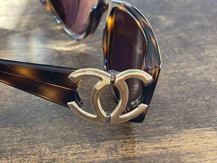 CHANEL Sunglasses Square Brown Tortoise Shell Gold CC Logo CHANEL Sunglasses Square Brown Tortoise Shell Gold CC Logo
