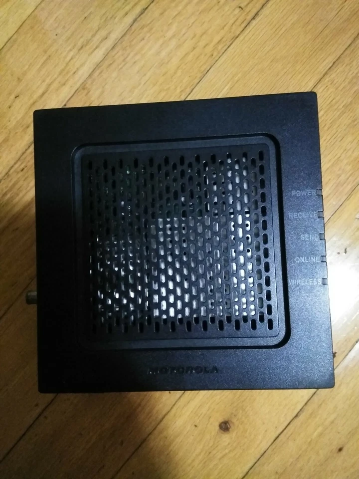 Motorola SBG901 54 Mbps 1-Port 10/100 Wireless G Router & Cable Modem Gateway  - Image 2 of 3