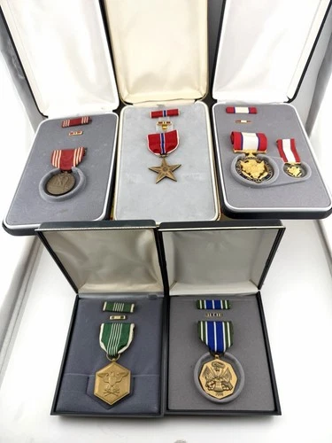 5 U.S Military Medal Ribbon Pin Sets WW2  W/Original Boxes 1 Named Wolak L228