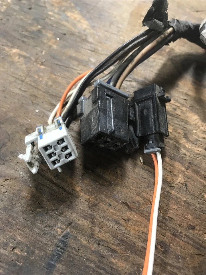 Arnés de cableado de puerta trasera derecha Chevrolet Suburban Silverado 1995-1999 Foto 2 de 4