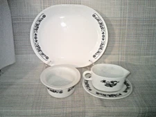 Vintage Pyrex OLD TOWN BLUE ONION  Gravy Boat ,Butter dish,& Corelle Platter