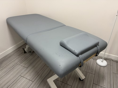 #ad Earthlite Electric Lift Massage Table Slim 28 Inch Adjustable $900.00