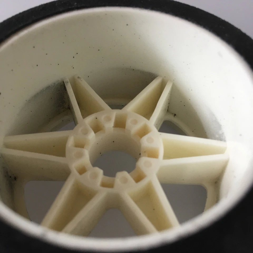 Foam tire 1:8 on-road with rim front 32 Shore Evolva Kyosho 36223-32 - Image 3 of 4