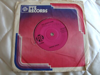 SANDIE SHAW  GIRL DON'T COME / I'D BE FAR BETTER OFF WITHOUT YOU   VINYL 7''