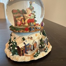 Vintage Sankyo Musical Santa's Workshop Christmas Snowglobe. Works  