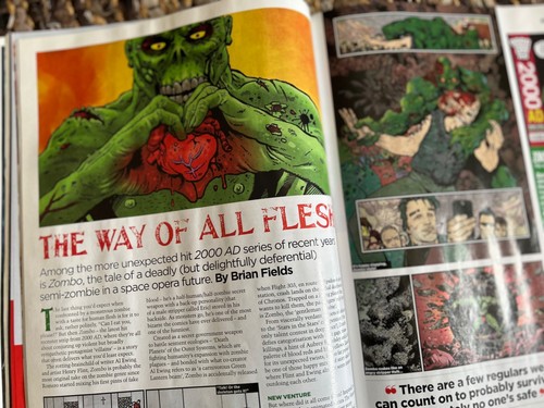 Comic Heroes #16 (2013): Hulk feature + free comic/mag/postcards + card cover - Picture 11 of 18