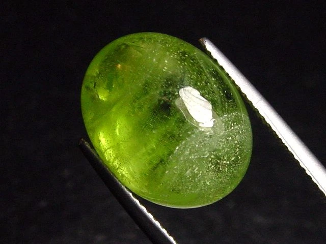 Peridot 14,37 Ct. Apfelgrün Oval Cabochon Sri Lanka (5617t) - Bild 1 von 2