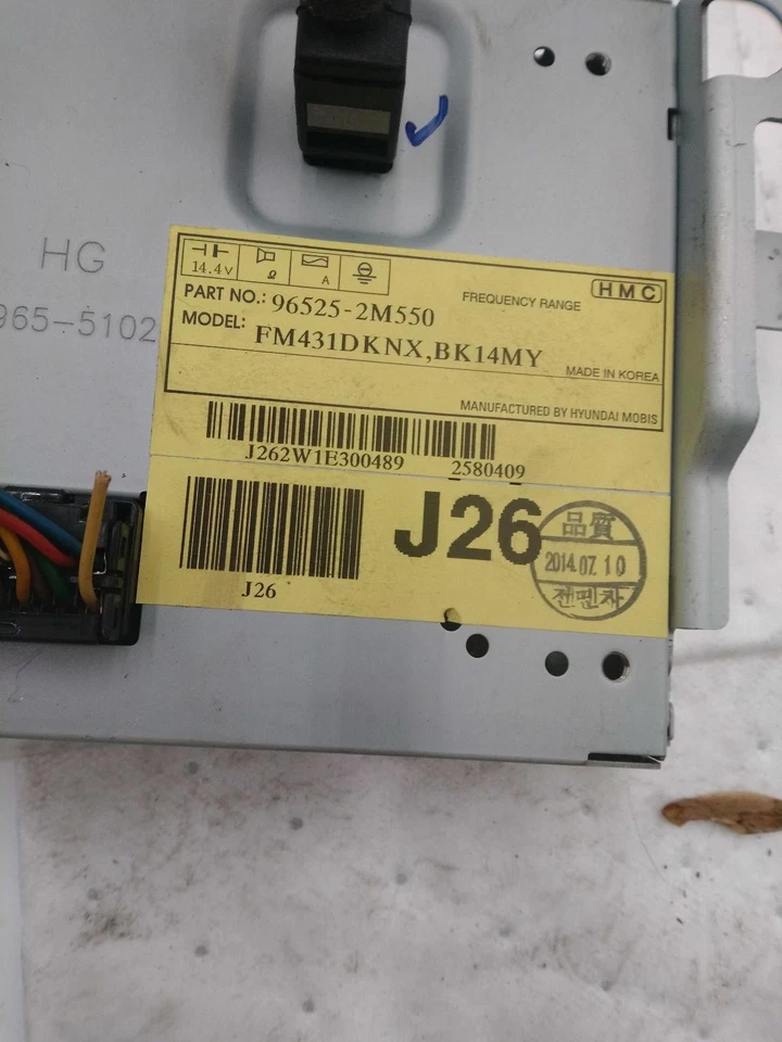 2015 Hyundai Genesis Infotainment Display OEM White 143K Miles NJ25-22652-568956 - Изображение 2 из 4