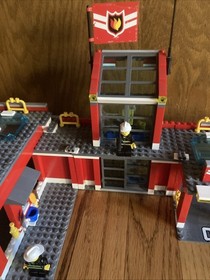 LEGO CITY: Fire Station (7945) Used 100% complete with manuals - no box
