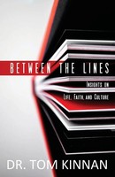 Tom Kinnan | Between The Lines | Taschenbuch | Englisch (2021) | Outskirts Press