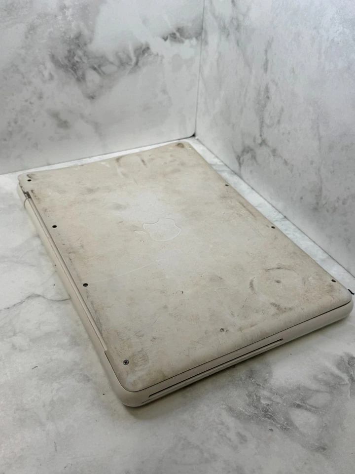 Apple MacBook Bianco A1342 (2009) Non Testato - Ricambi o Restauro - Immagine 4 di 4