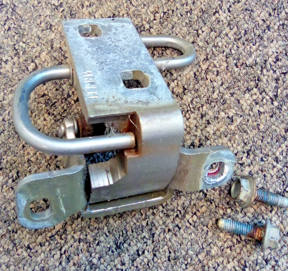 Bisagra de puerta inferior trasera izquierda Pontiac Grand Prix 2004-08 FC-44DG Foto 3 de 4