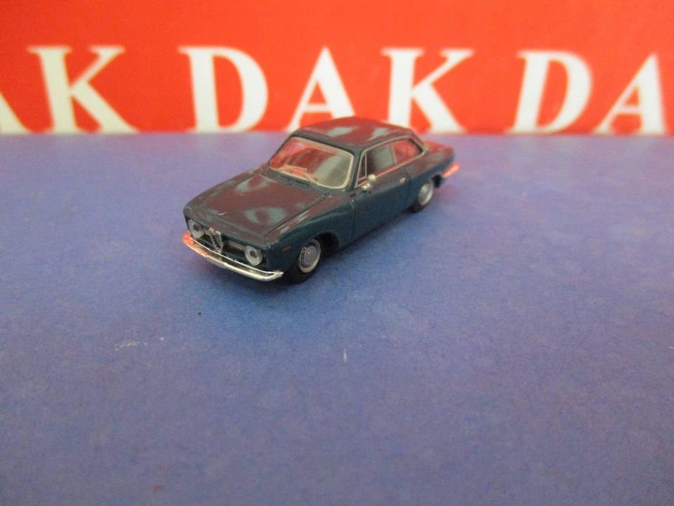 1/87 Modellino Auto Alfa Romeo Giulia Sprint GT Blu Oceano 1974 by Brekina - Immagine 3 di 4