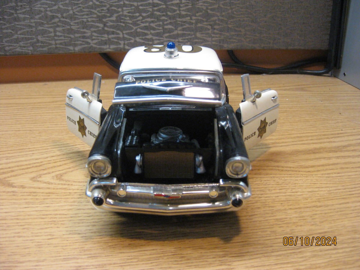 1/18 1957 CHEVROLET BELAIR HT , WH/BLACK 