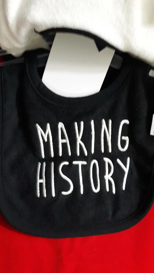 Baberos de bebé Gerber Organics, dinosaurios Grrr, paquete de 3 Foto 3 de 3