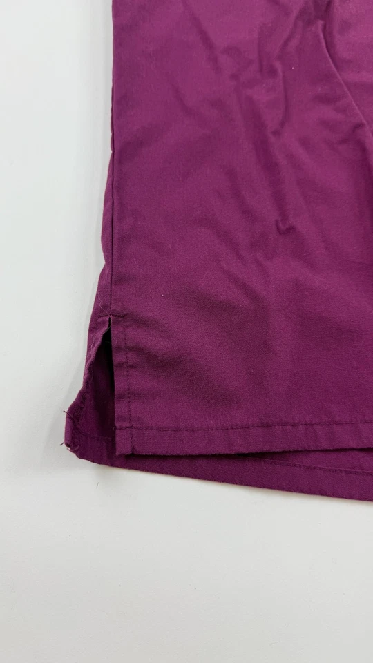 Blusa Médica Dickies Para Mujer Pequeña Púrpura EDS Essentials Revolution Tech Cuello en V Foto 3 de 4