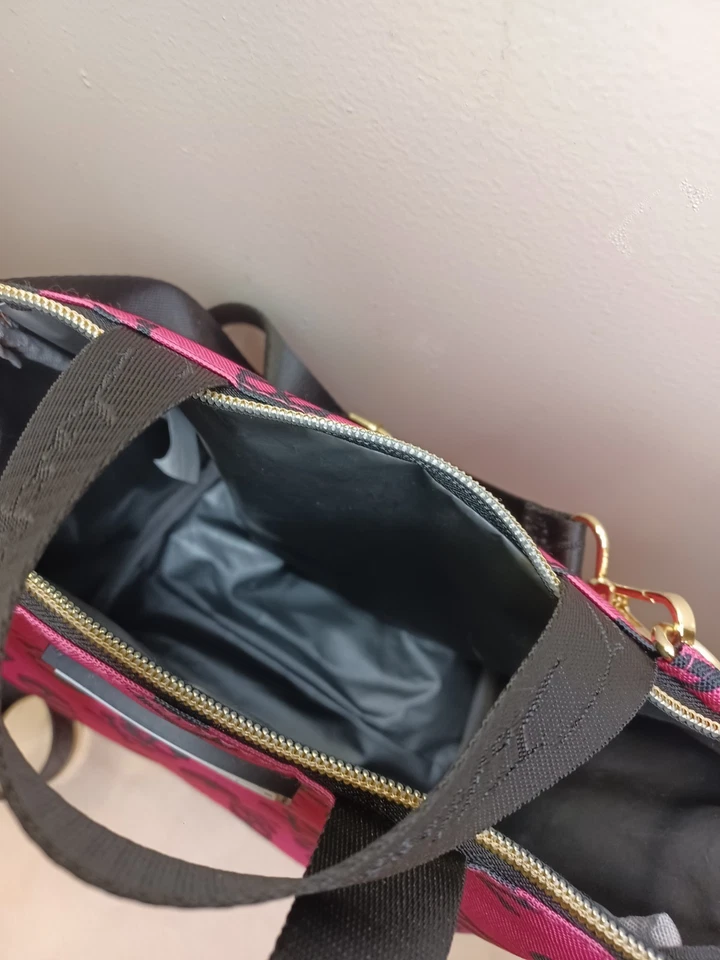 Betsey Johnson Skull & Cross Bones Insulated Lunch Bag Crossbody Pink & Black - Image 4 of 4