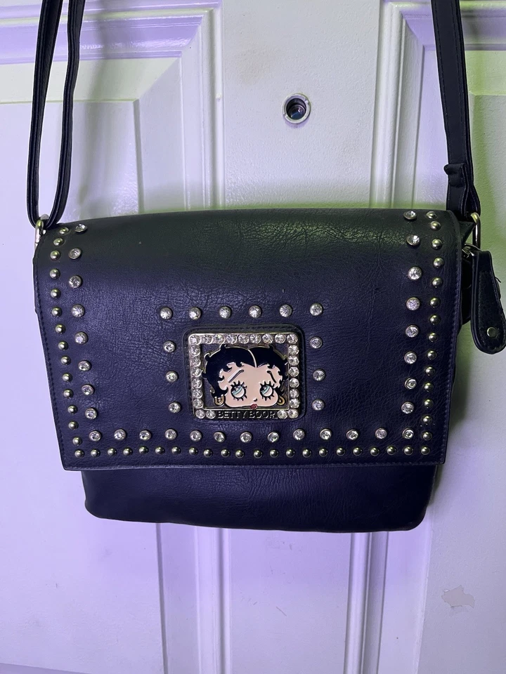 Bolso bandolera Betty Boop 2015 con solapa con pedrería 9 X 9 Foto 2 de 4