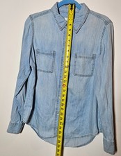 Universal Thread Women s Denim Button Down Shirt Size M Light Wash Cotton