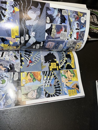 Batman: The Dark Knight Returns 30th Anniversary Edition - Paperback - GOOD - Picture 5 of 7
