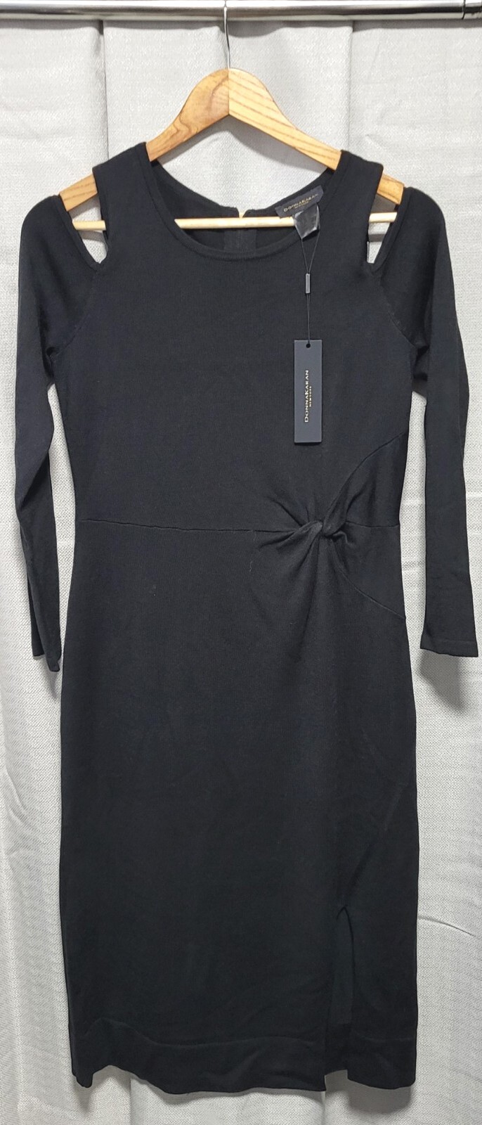 NUEVO CON ETIQUETAS - DONNA KARAN - Precioso Vestido Pequeño Negro Detalle Hombro - Con Elástico