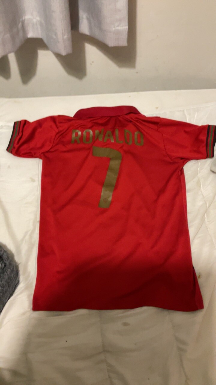 Boys Portugal ronaldo kit size small image 4