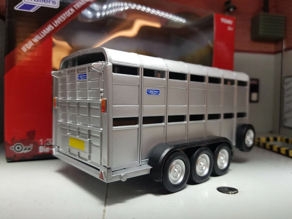 Ifor Williams 1:32 Scale 40710A1 TA510 Triaxle Livestock Britains Model Trailer - Image 3 of 4