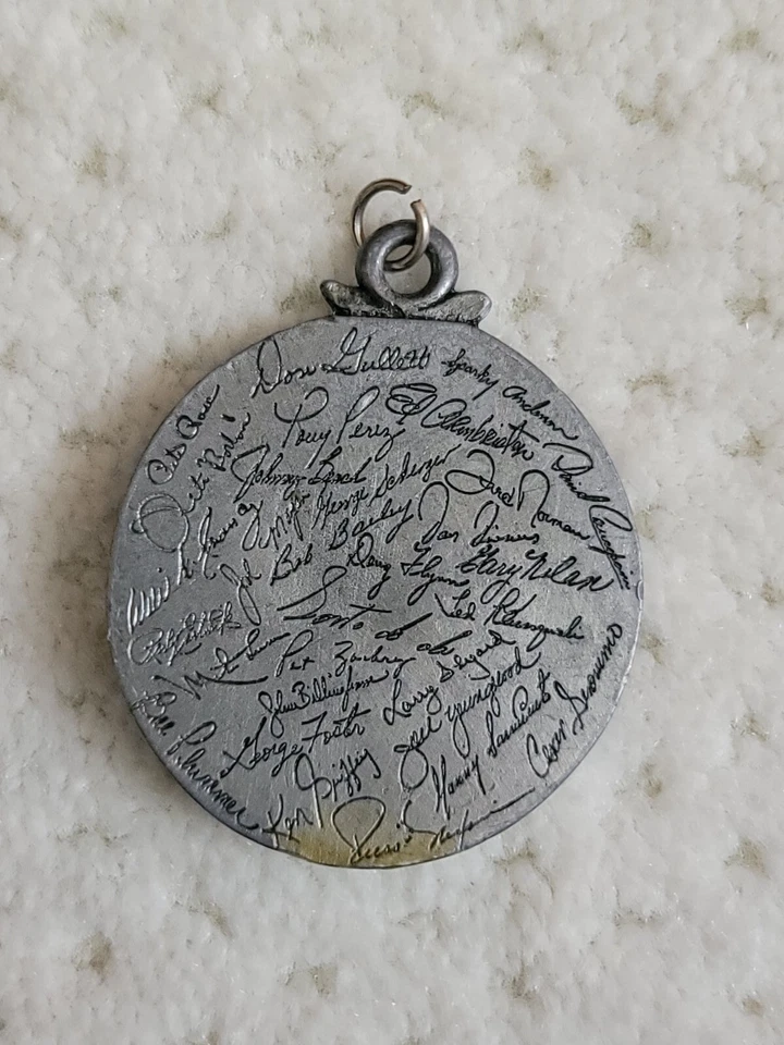 VTG 1976 CINCINNATI REDS WORLD SERIES CHAMPIONS PEWTER NECKLACE PENDANT - Image 2 of 2