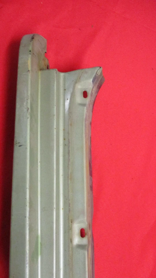 Pontiac Beaumont 1964 panel de parrilla inferior relleno de parachoques delantero Foto 3 de 4