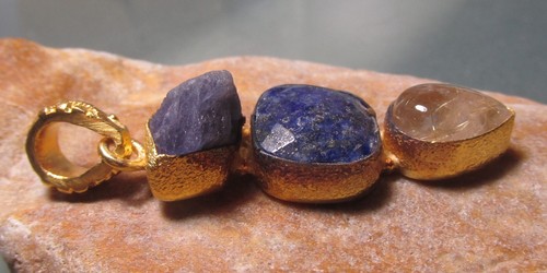 Gold plated brass triple lapis, tanzanite & rutilated quartz stone 9gr pendant. - Picture 4 of 5