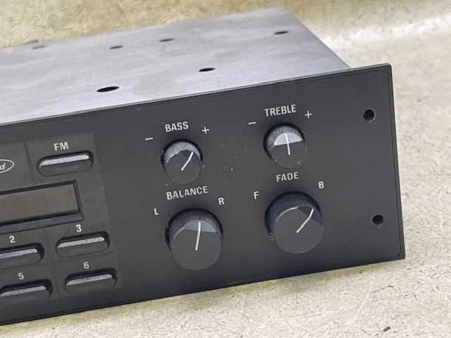 Stereo Radio AM FM Fits 91-93 FORD ESCORT e10-42/201973 - Image 3 of 4