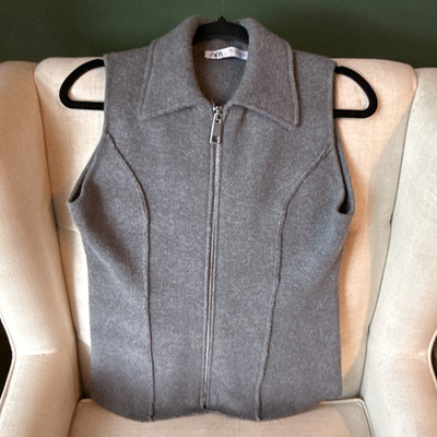 Zara Women s Gray Sleeveless Zip Front Collared Knit Vest Solid Size L