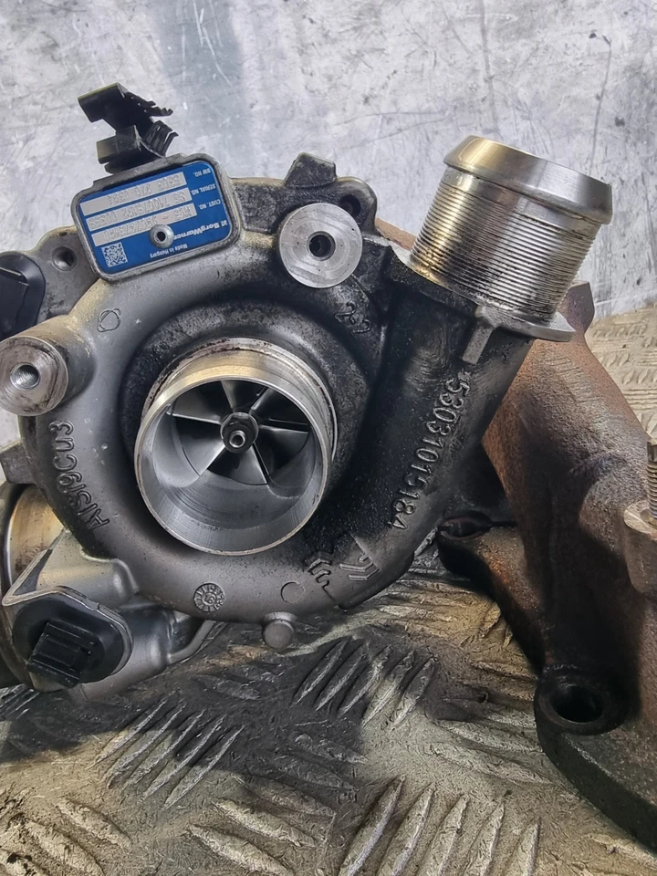 TURBOCOMPRESOR FORD GALAXY CON COLECTOR 53039700394 TURBO 2,0 L MPV automático 2016 Foto 3 de 4