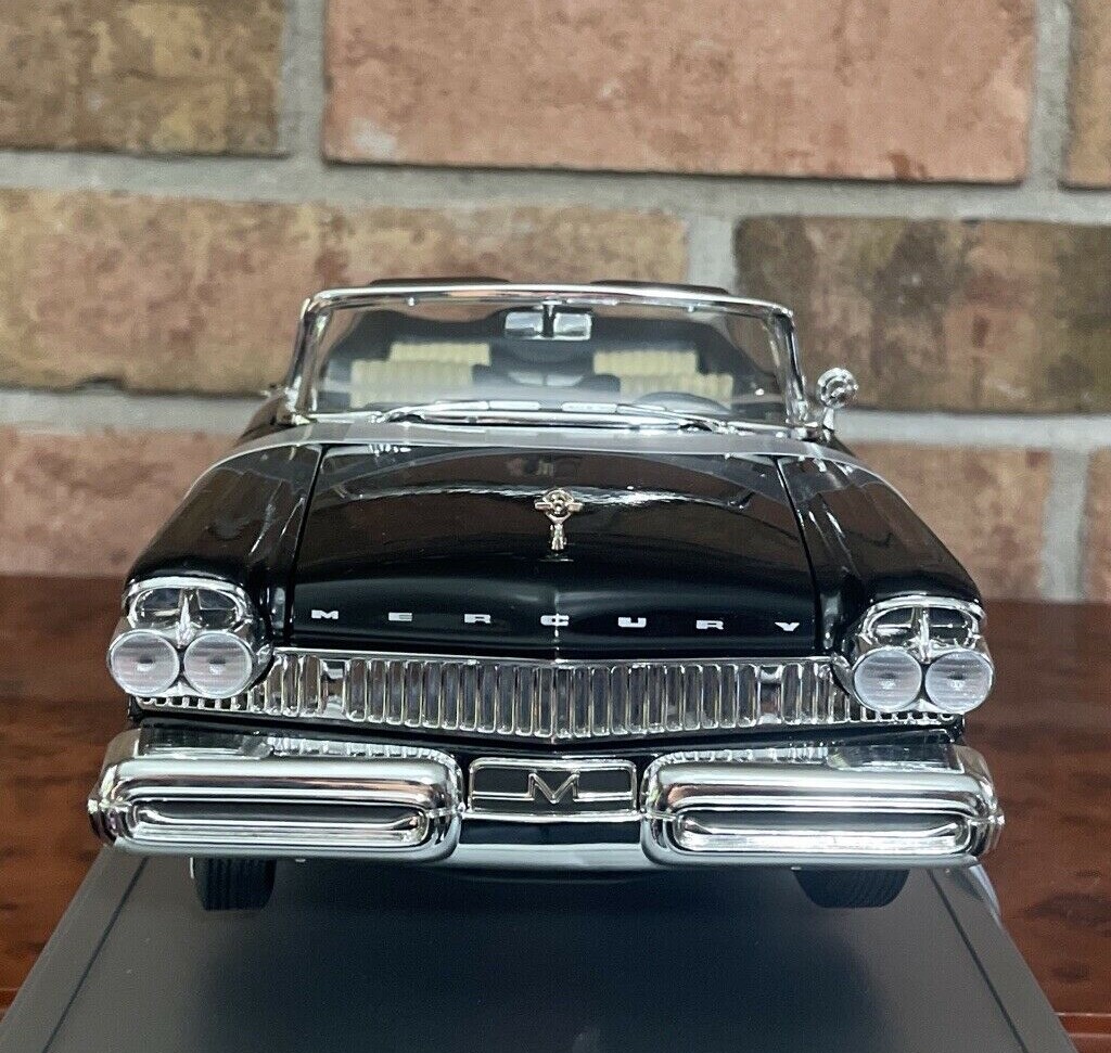 ダイキャストカー1/18 MERCRY TURNPIKE CRUISER 1/18 1957 MERCURY TURNPIKE CRUISER CONV.IN YELLOW BY ROAD