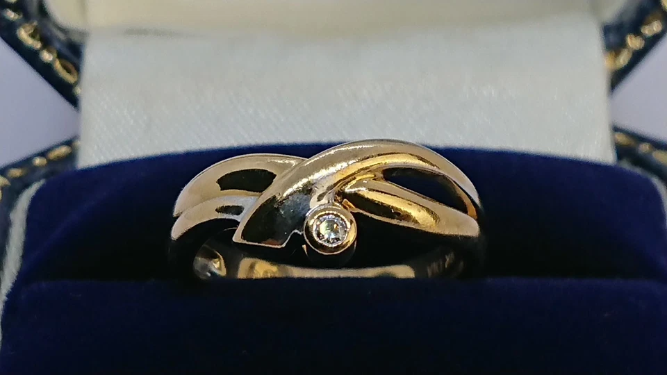 Anillo solitario de diamantes de oro de 9 quilates con cinta torcida - talla L Foto 4 de 4