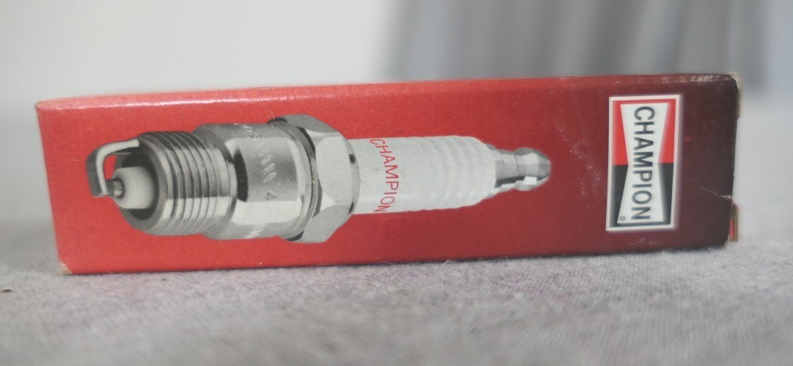 NEW Genuine Champion Copper Plus Spark Plug 808-Z9Y