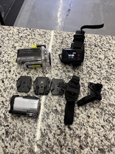 Sony HDR-AZ1 Splashproof Action Cam Mini - White + Wrist Remote Monitor - Picture 1 of 17