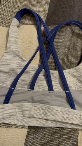 lululemon  sports bra size 4 No pads  - Picture 5 of 6