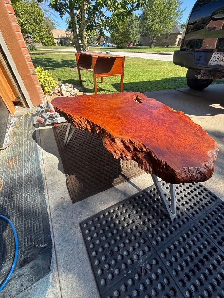 Mesa de centro epoxi Live Edge Redwood Burl  Foto 4 de 4