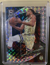 2019-20 PANINI SPECTRA GIANNIS ANTETOKOUNMPO INTERSTELLAR PRIZM /49 Bucks 🔥MVP