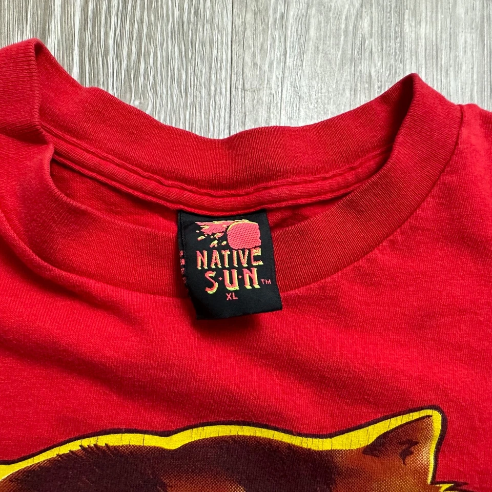 Wisconsin Badgers Bucky Mascot Vintage Graphic Red Blue Yellow T-Shirt Men's XL - Image 4 of 4