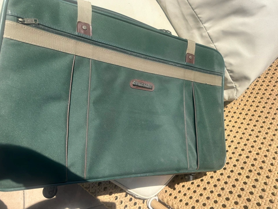 Mala de bagagem vintage verde SAMSONITE capa macia com rodas. Bagagem legal - Imagem 2 de 4