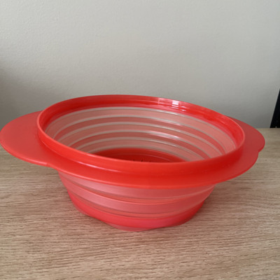 TUPPERWARE FLAT OUT COLANDER Max 2 Qt  Easy Store Adjustable Size Strainer Drain