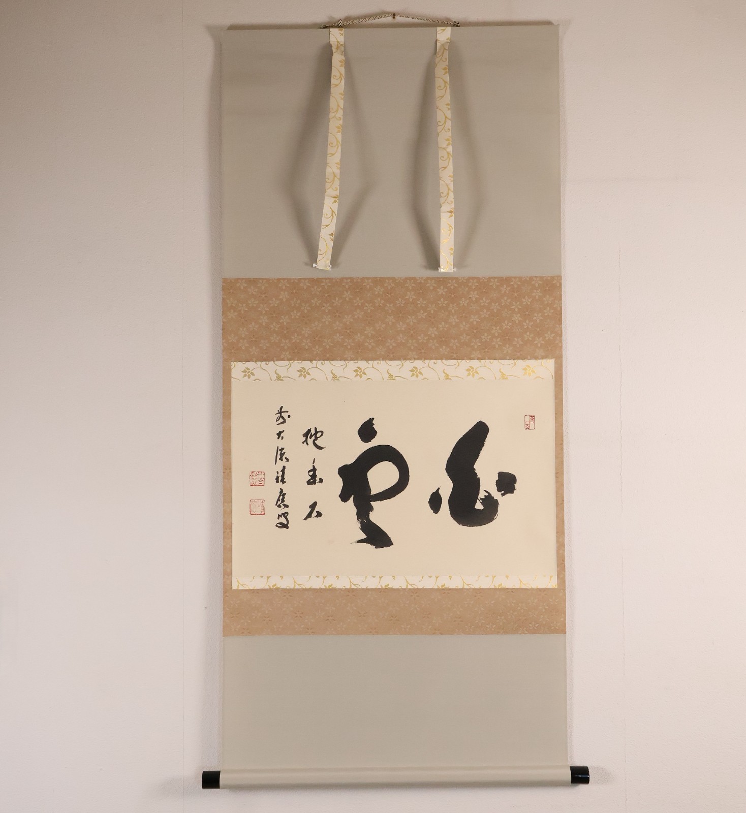 Japanese Hanging Scroll 'White Clouds Embrace the Silent Rock' Zen KAKEJIKU