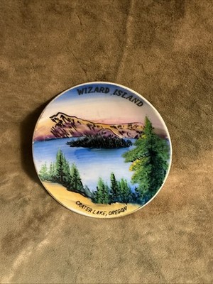 Circa 1950s Wizard Island crater Lake Oregon small hand-painted souvenir plate