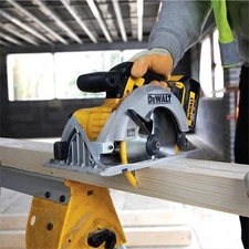 DeWalt 18v DCS391N Heavy Duty XR 165mm Circular Saw 18 Volt Inc Blade DCS391 - Image 3 of 4