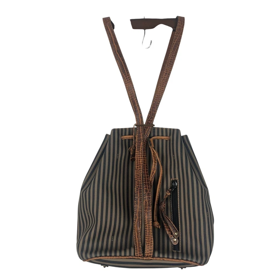 Mochila Vintage Botas N Bolsas Menor Despojada Excelente Estado Usado Uso Normal - Imagem 2 de 4